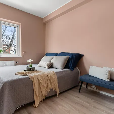 Charming And Cozy - 5 Min To Center - 5 Pers